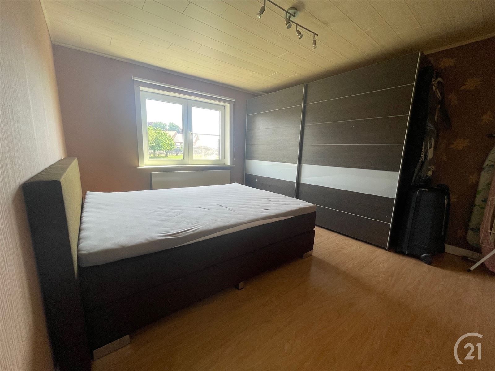 Op te frissen viergevelwoning met tuintje, stal en garage op 3are67 foto 13
