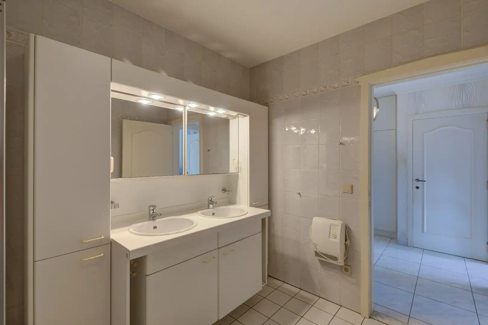 Instapklaar appartement met 2 slaapkamers en tuin foto 12