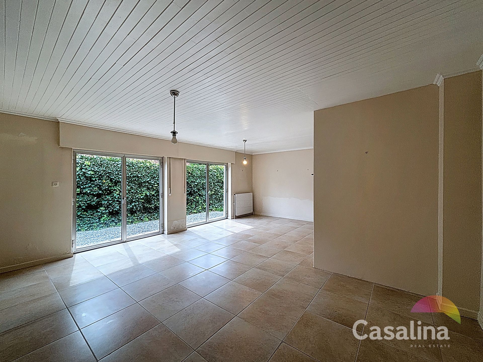 Ruime bungalow van 205 m² in een rustige, groene wijk foto 3