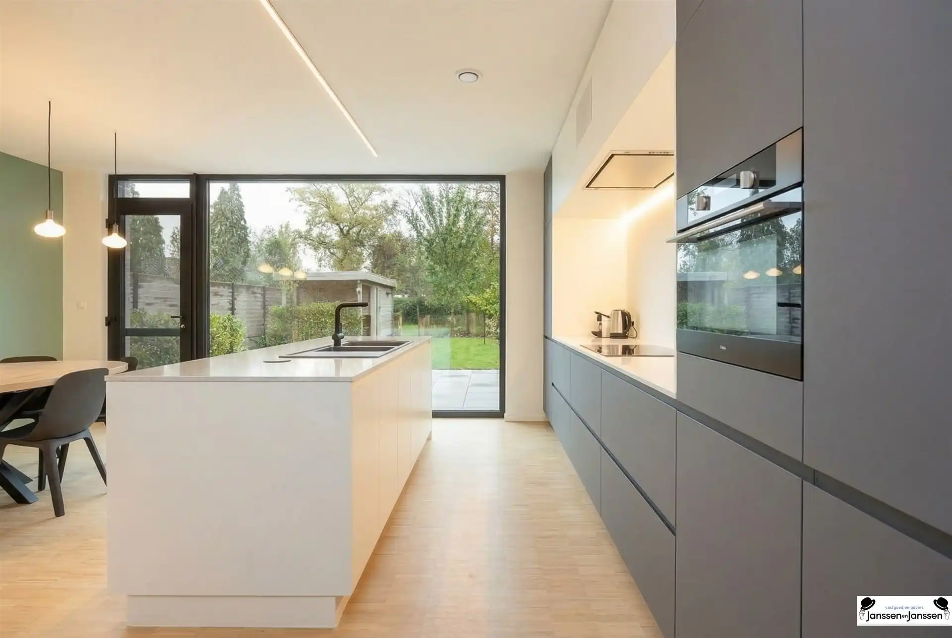 Moderne energiezuinige woning met hoogwaardige afwerking foto 2