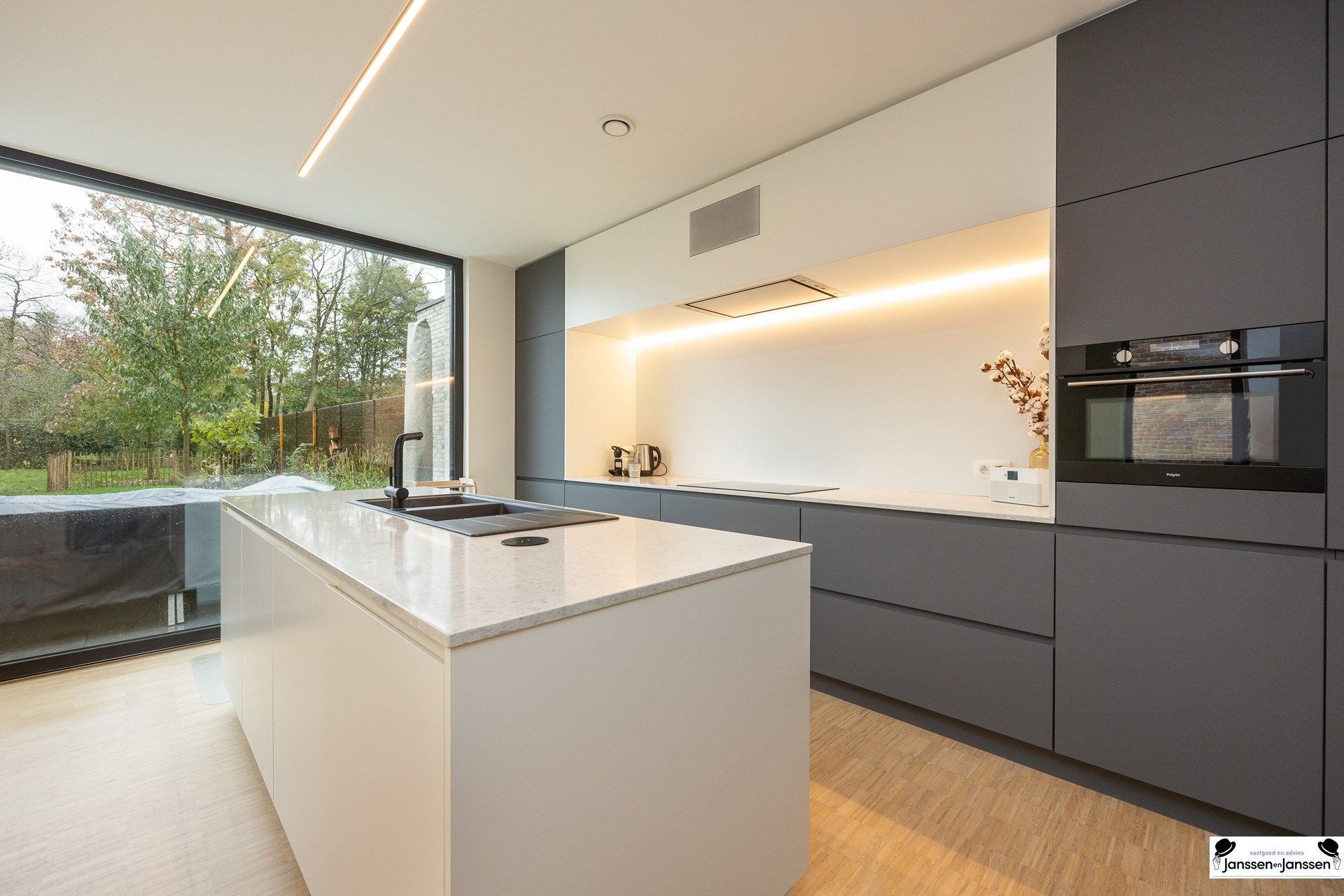 Moderne energiezuinige woning met hoogwaardige afwerking foto 2