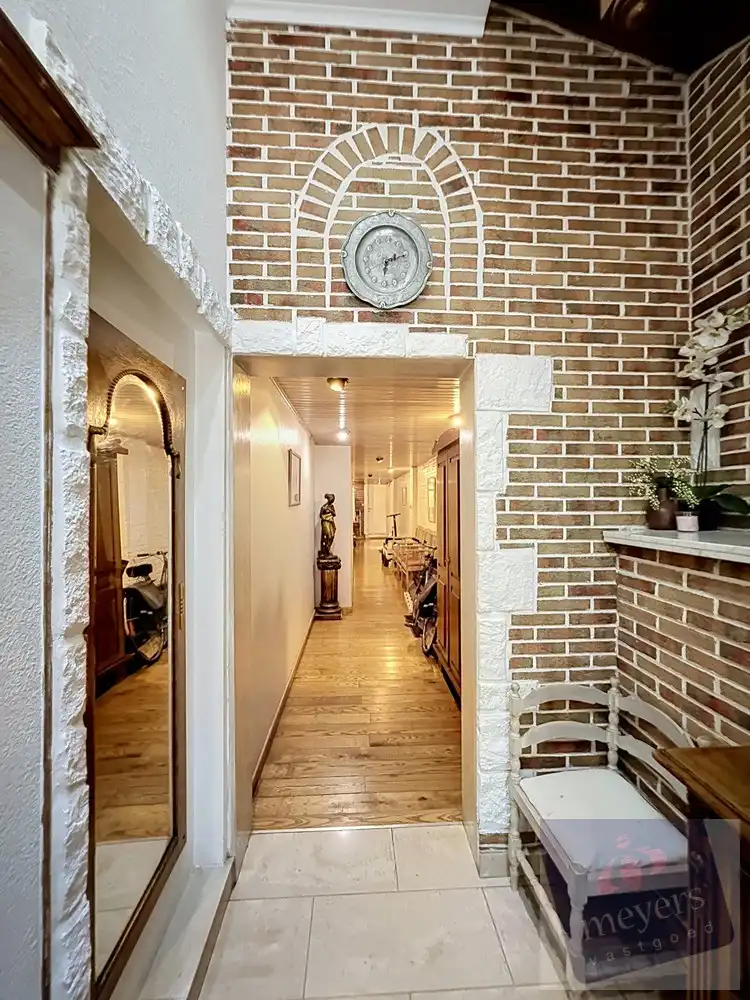 Veelzijdig handelspand met ruim gelijkvloers appartement en tuin in Hasselt foto 11