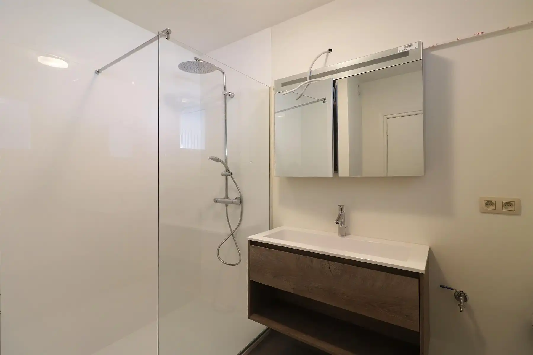 Ruim appartement met 3 slaapkamers in hart van Bree.  foto 7