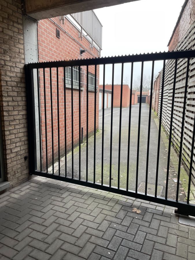 Gunstig gelegen twee slaapkamer appartement met individuele garage en ruim terras foto 8