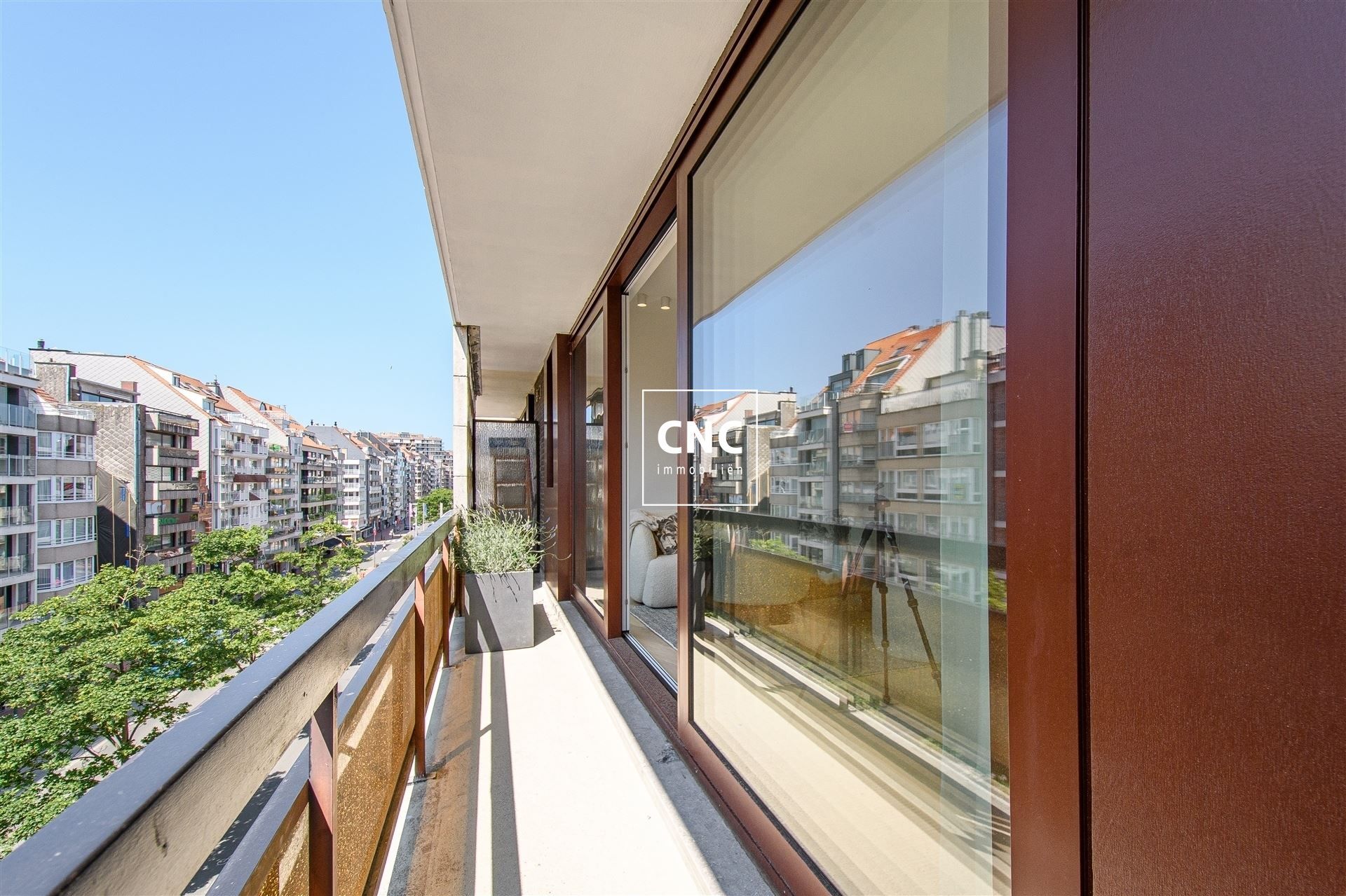 Stijlvol gerenoveerd en zonnig hoekappartement op topligging foto 7