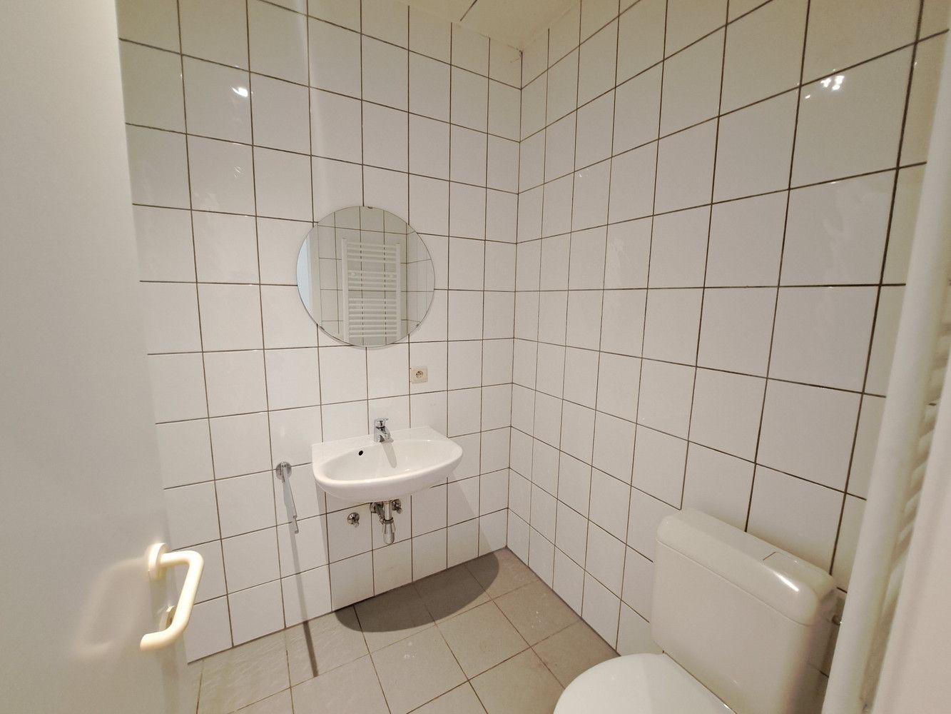 Instapklaar Gelijkvloers Appartement met Terras foto 9