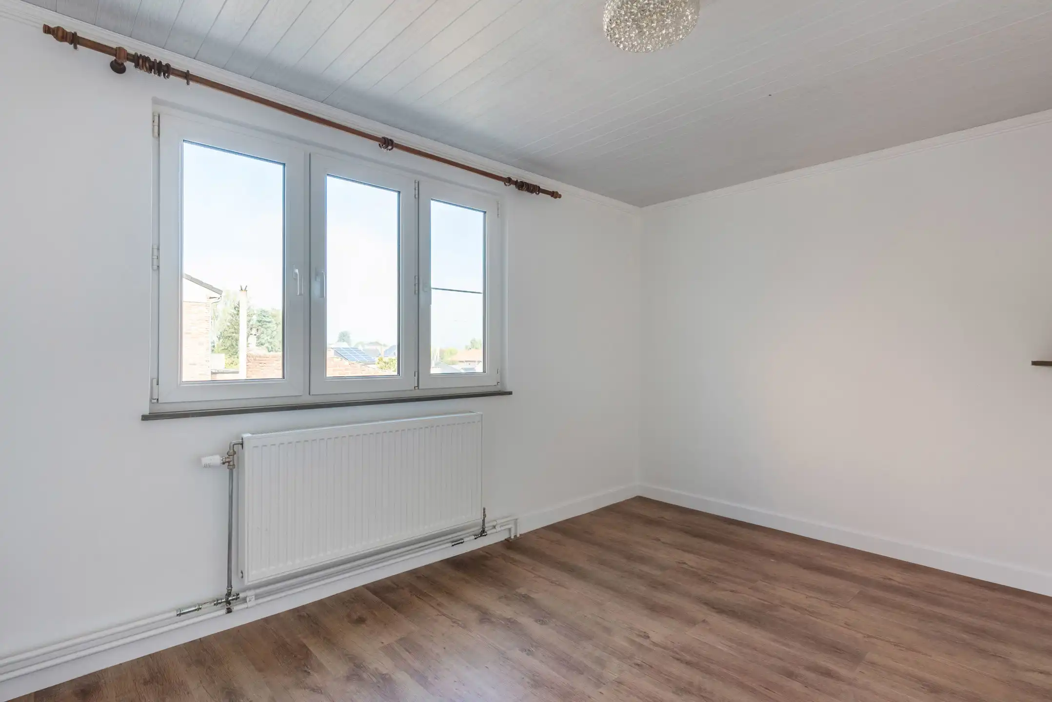 Instapklare woning met garage te Zichen.  foto 15