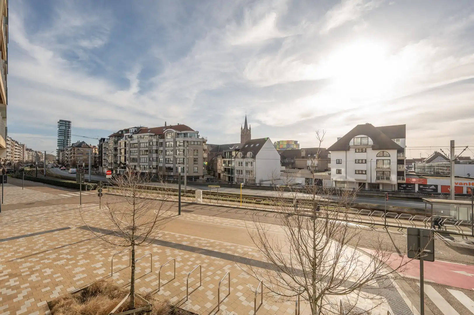Prachtig gerenoveerde studio, centraal gelegen/ fantastisch zonneterras foto 2
