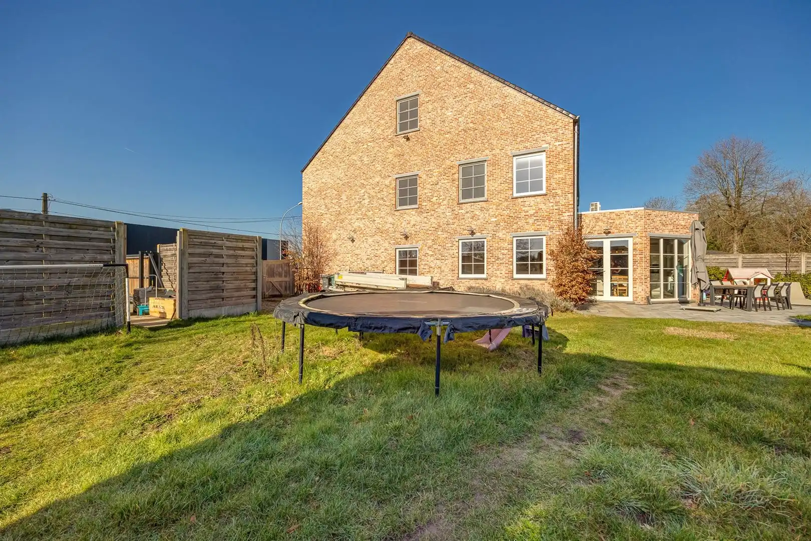 Ruime instapklare woning met 4 slaapkamers! foto 25