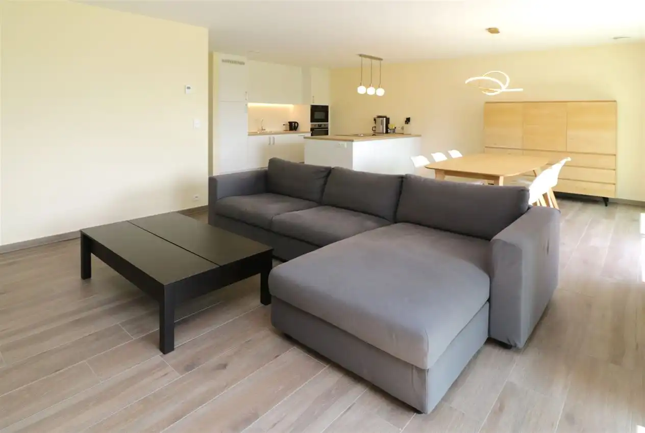 Gelijkvloers app., twee slaapkamers, autostaanplaats nabij centrum foto 4