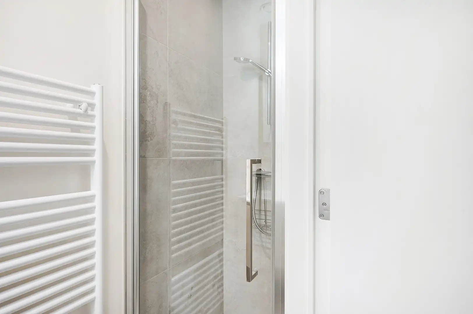 Ruime woning met vier slaapkamers en een grote tuin, gelegen in een rustige en aangename omgeving. foto 27