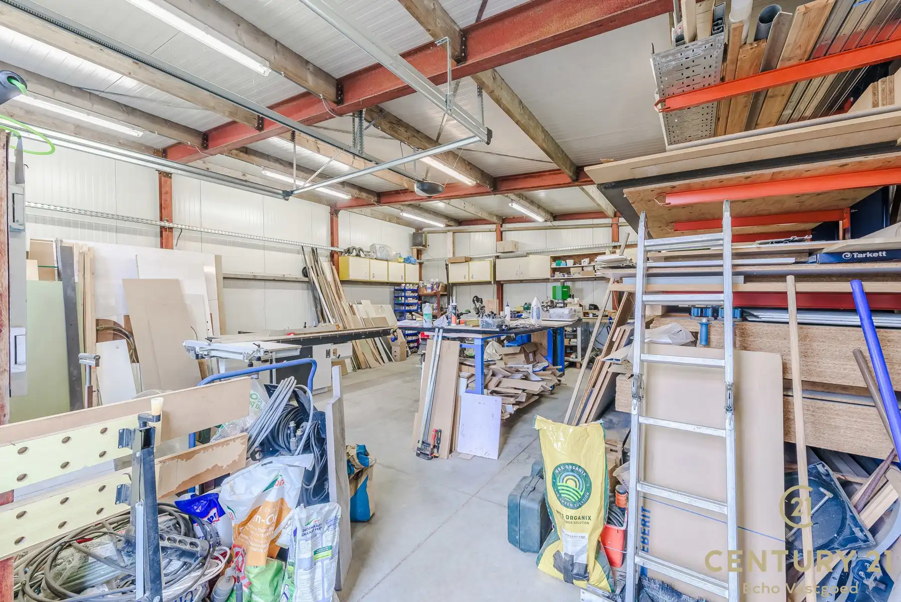Verrassend ruime, onderhouden woning met zwembad en bijhuis. foto 25