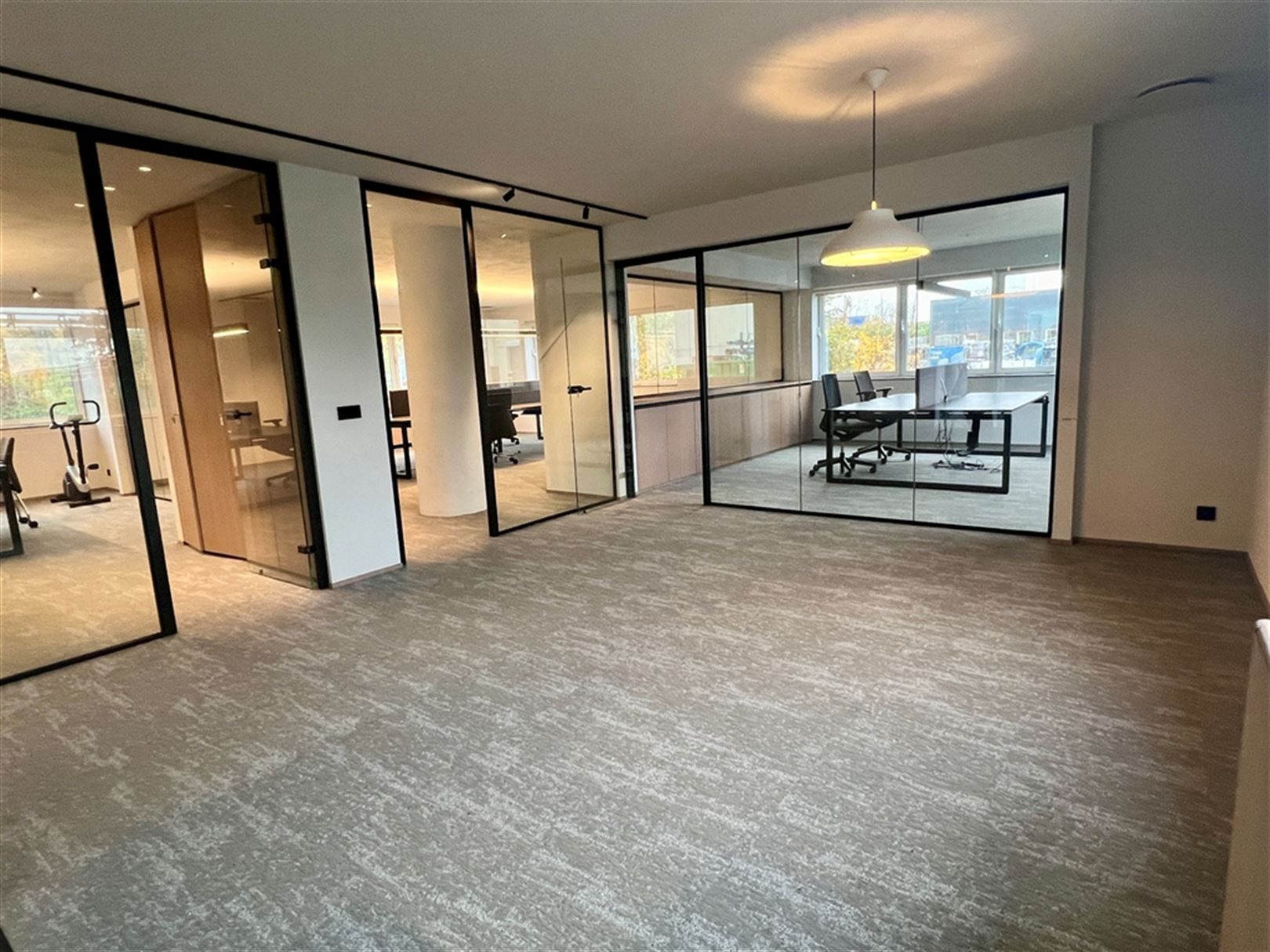 Kantoorgebouw van 1056  m² te huur in Zwijnaarde foto 16