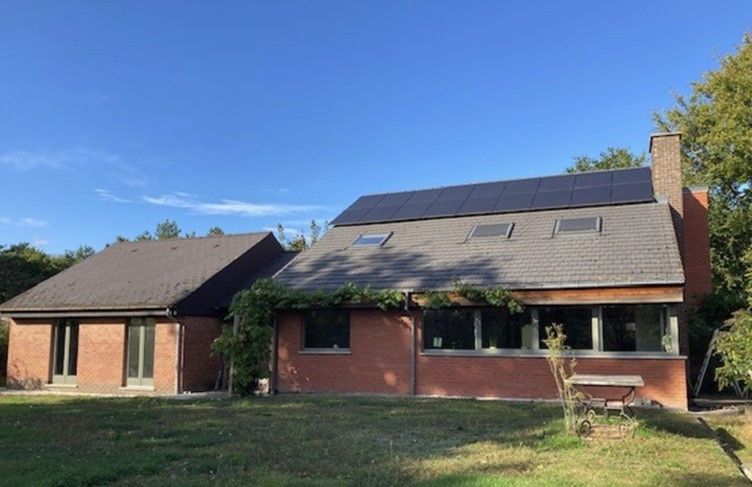 Vernieuwde woning, zeer rustig gelegen met enorm grote zolderruimte. Veel potentieel! foto 16