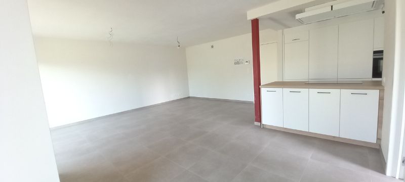 Dit appartement is gelegen langsheen de Langerbrugsestraat te Evergem. foto 3