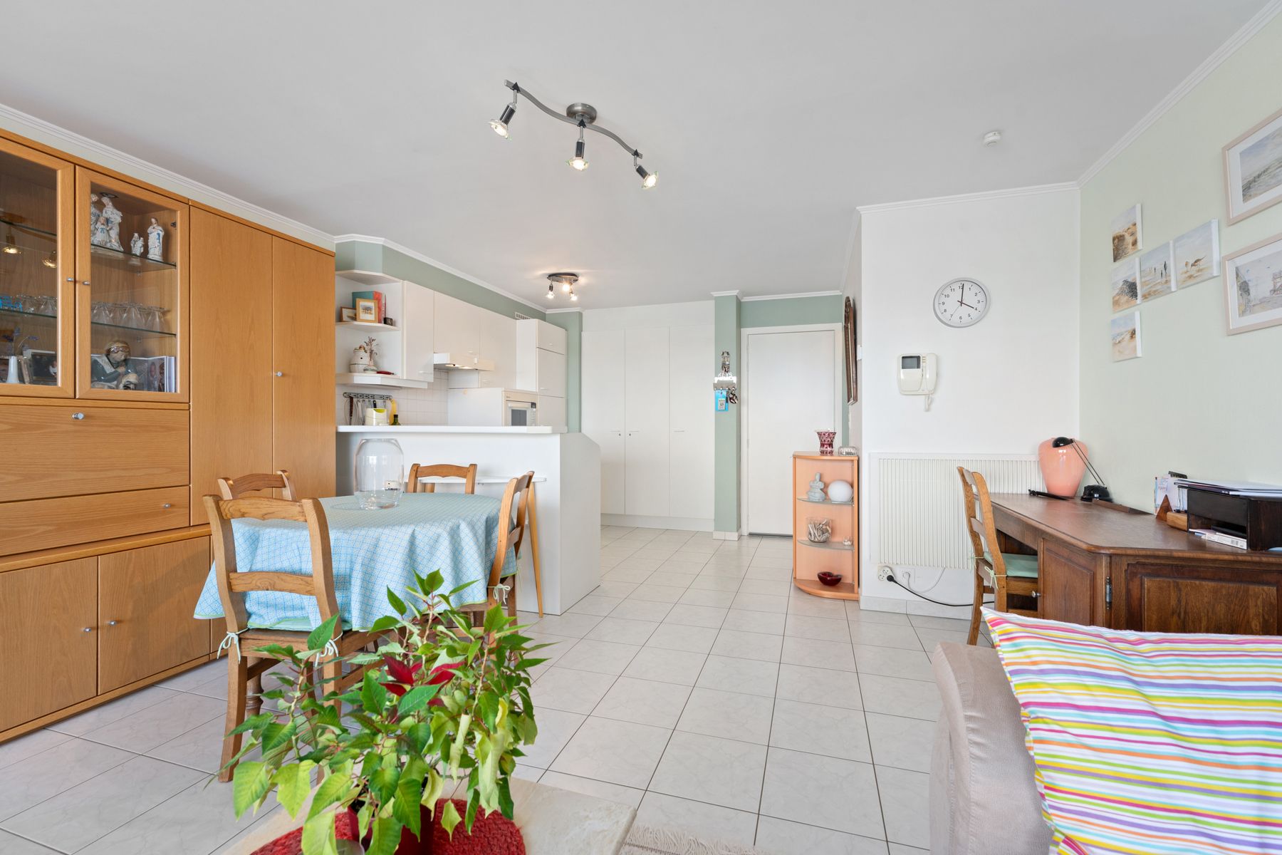Verzorgd appartement met zonneterras en zijdelings zeezicht foto 5