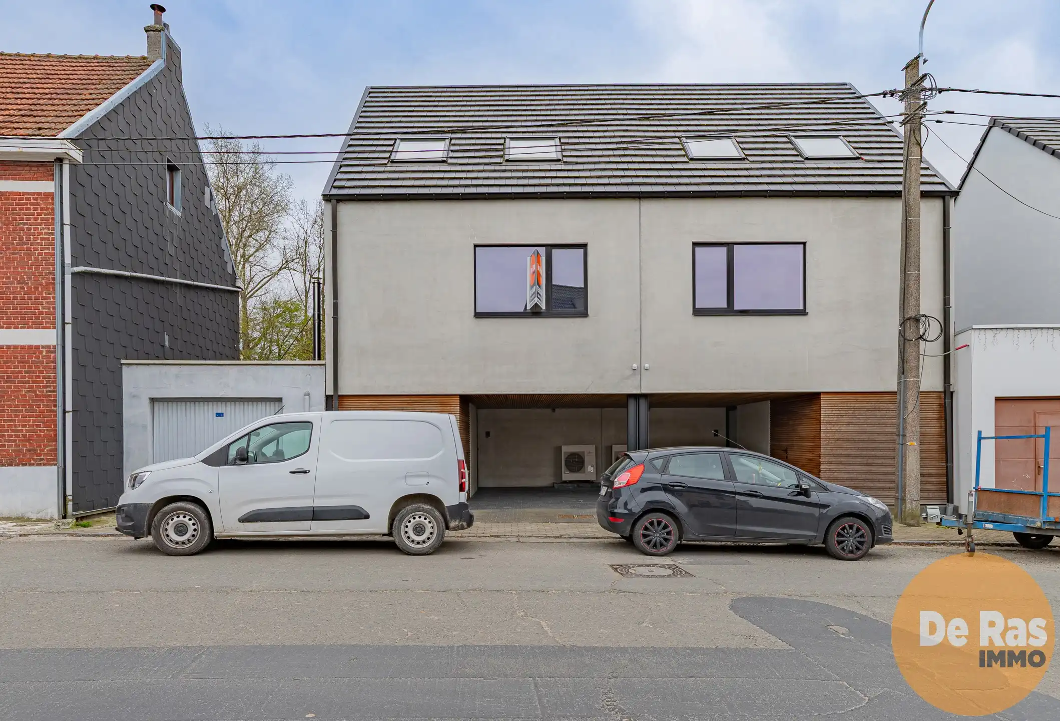 VLIERZELE - Nieuwbouwwoning in moderne betonarchitectuur foto {{pictureIndex}}
