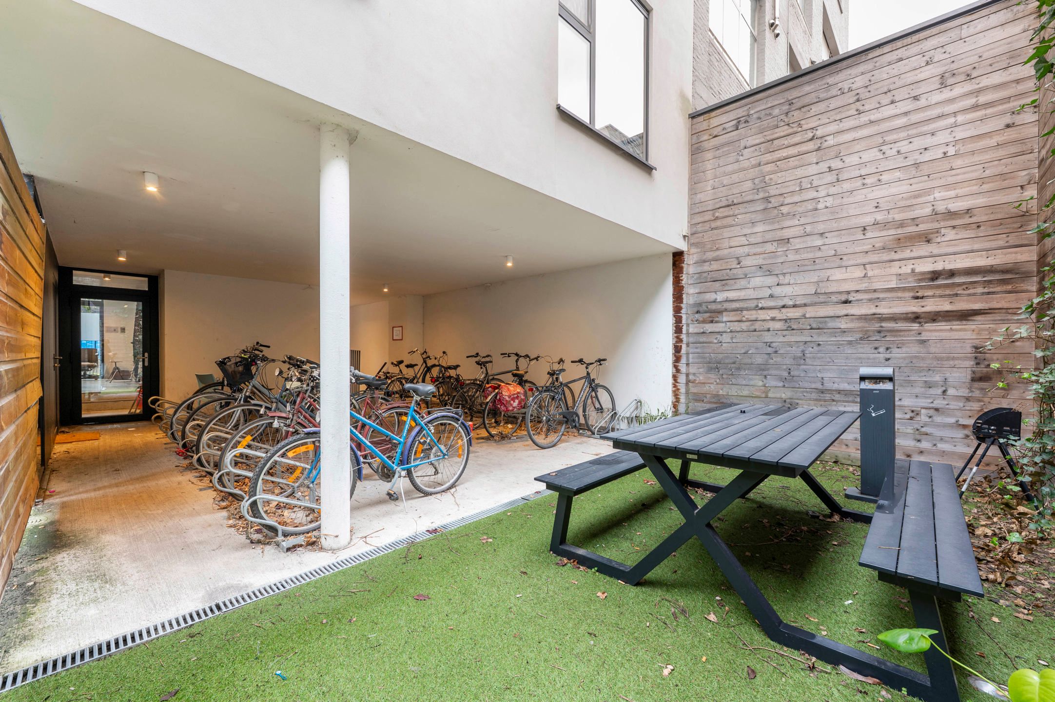 Moderne, lichtrijke studentenkamer op toplocatie foto 9