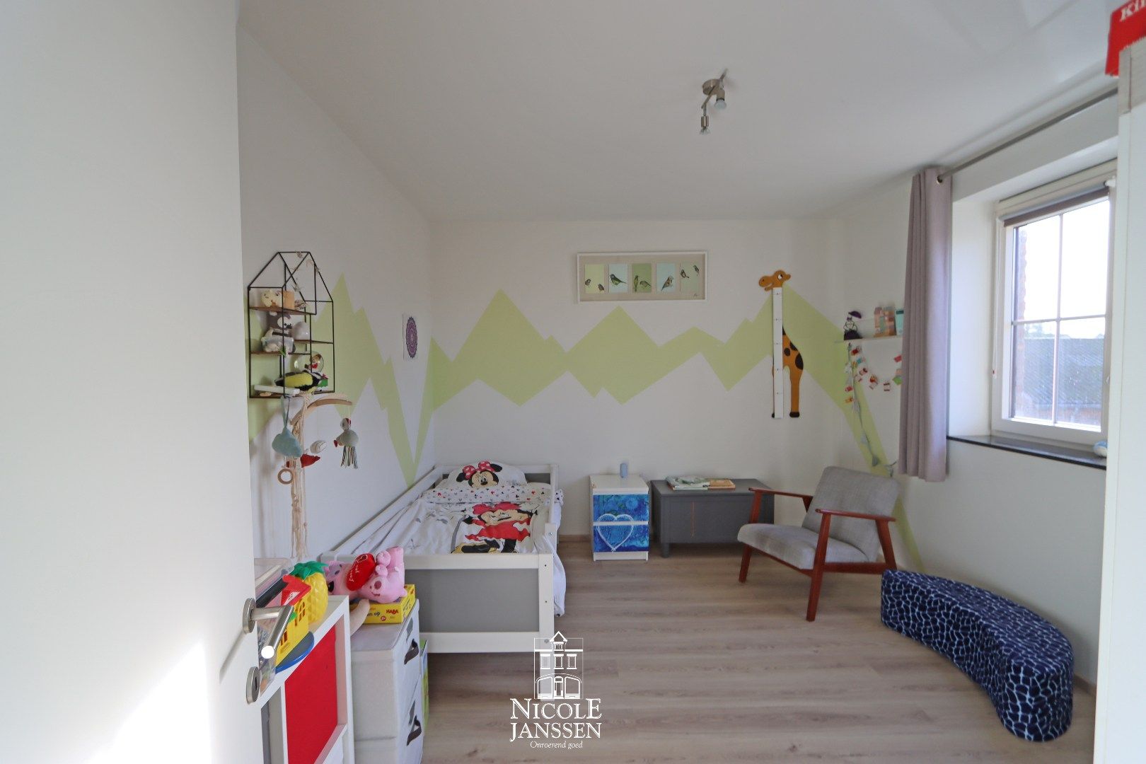 Nieuwbouwwoning met drie slaapkamers, tuintje en carport op een aangename en rustige locatie in Kessenich foto 12