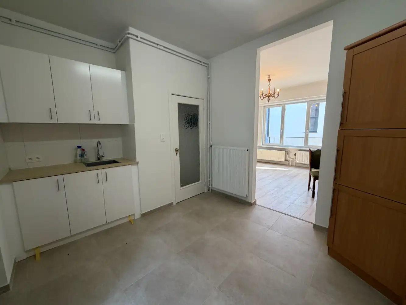 Gerenoveerd appartement met twee slaapkamers gelegen op het eerste verdiep in een gebouw zonder lift. Dichtbij de Markt te Blankenberge. foto 6