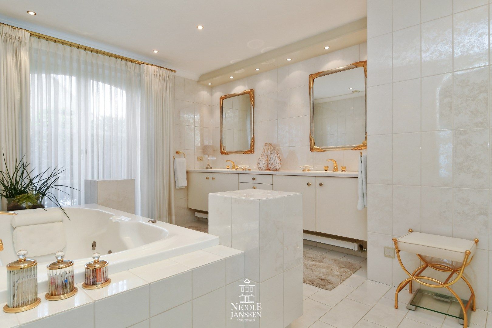 Exclusieve villa met zwembad, poolhouse en royale leefruimtes foto 10