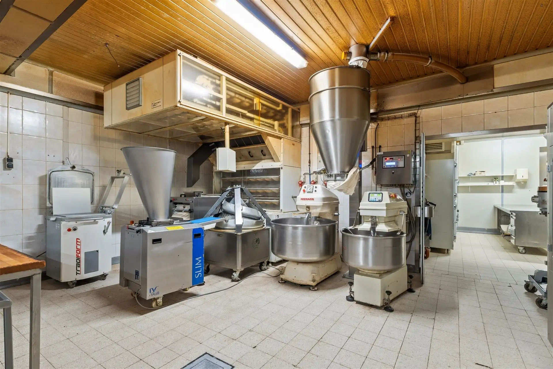 Centrum gelegen bakkerij/handelspand met appartement foto 11