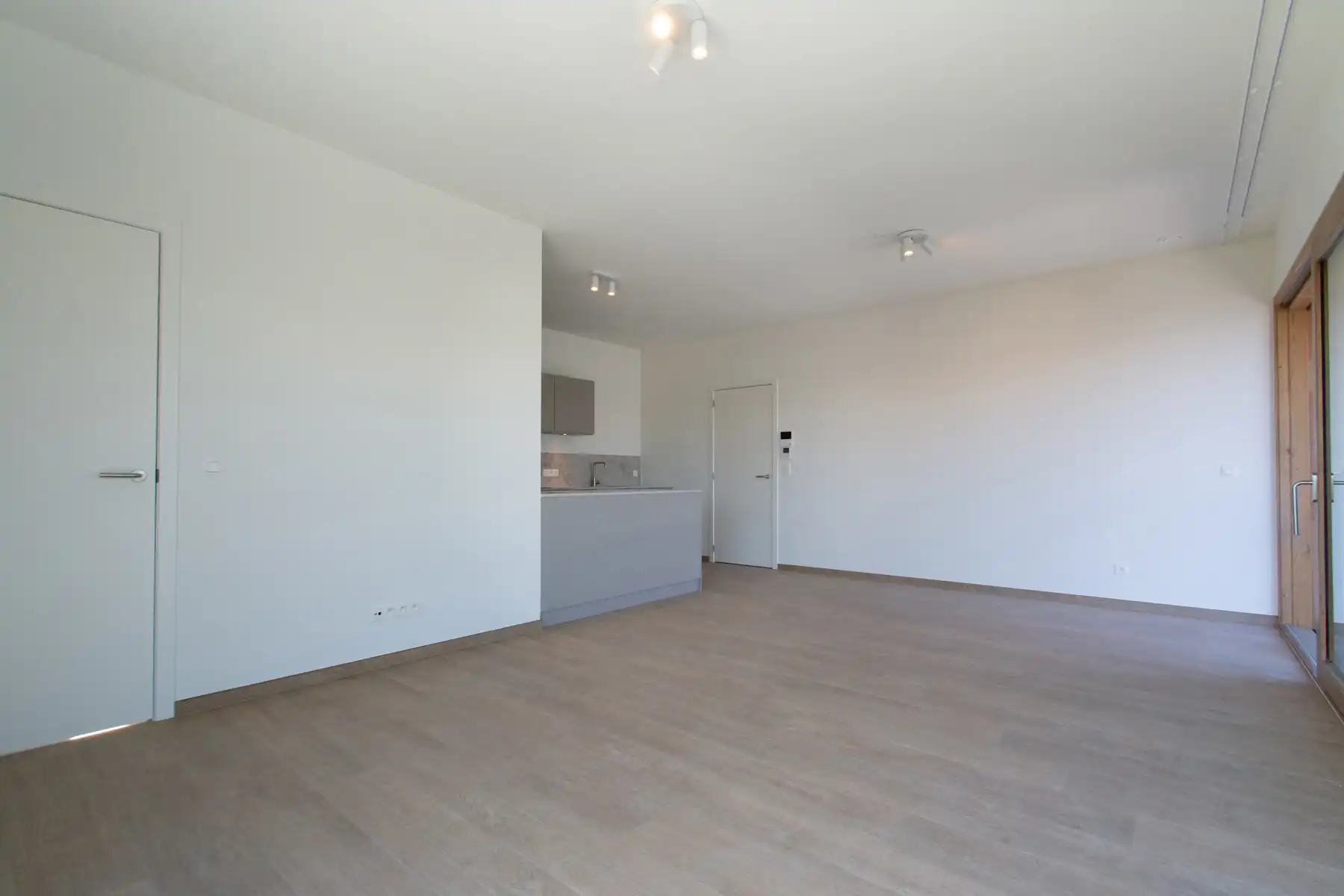 Rustig en comfortabel 2slpk appt. met zicht op park  foto 4