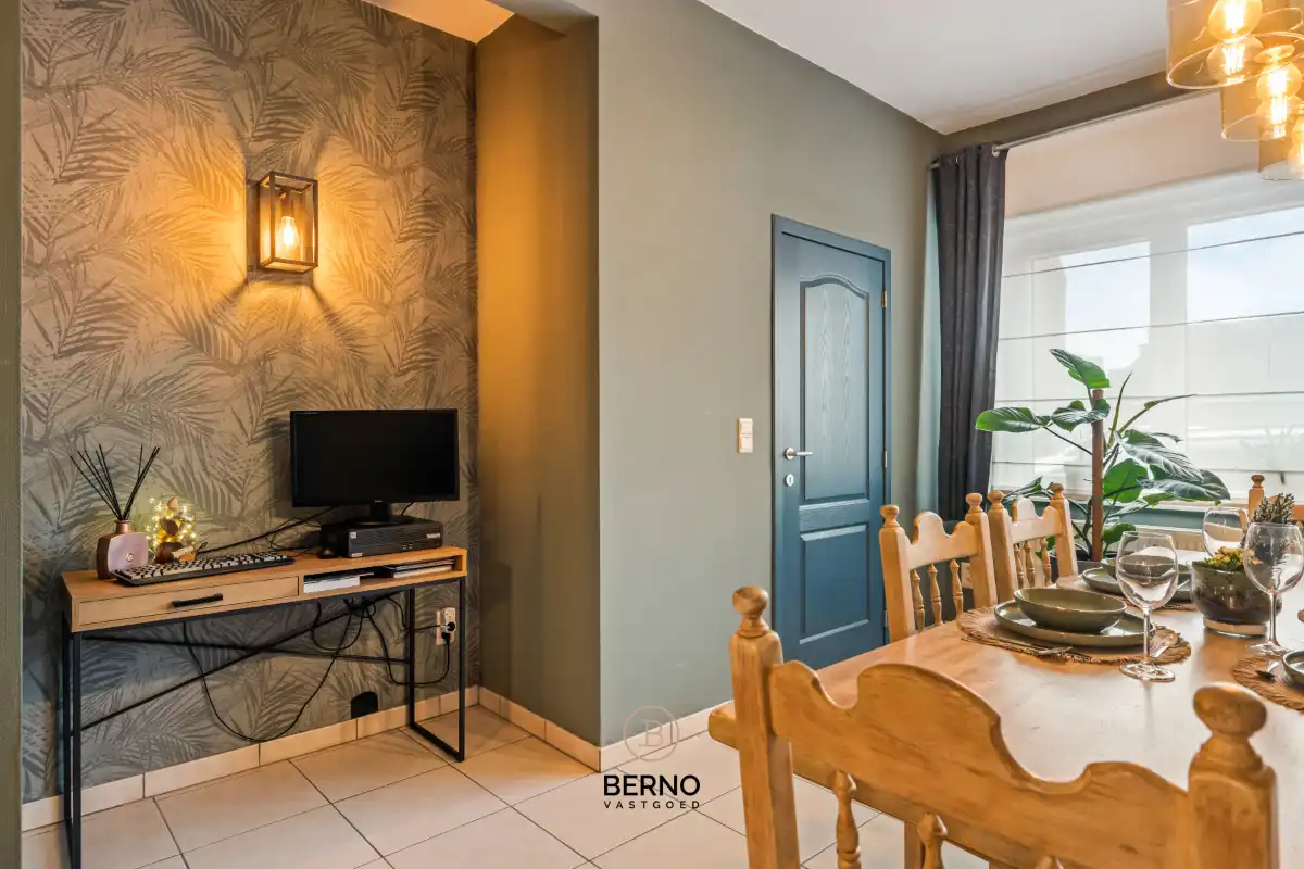 Ruime, gerenoveerde woning met knappe tuin foto 3