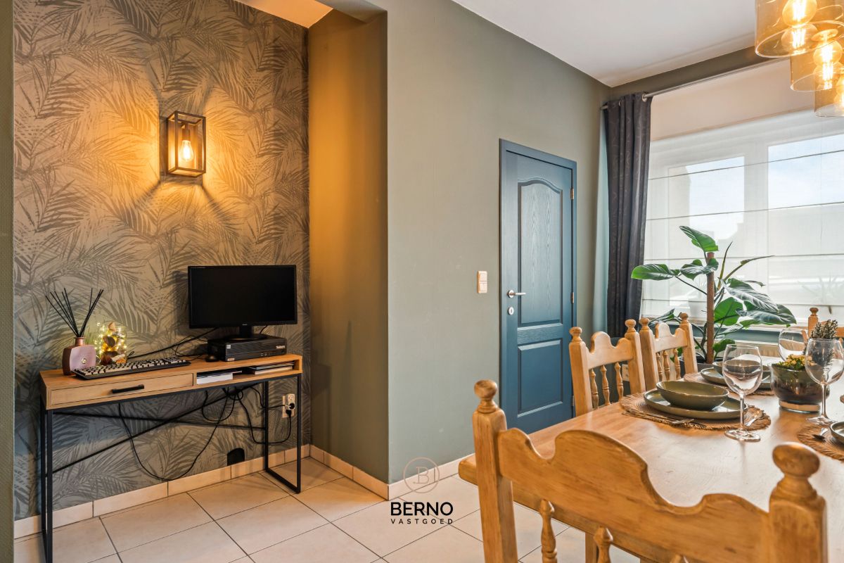 Ruime, gerenoveerde woning met knappe tuin foto 3