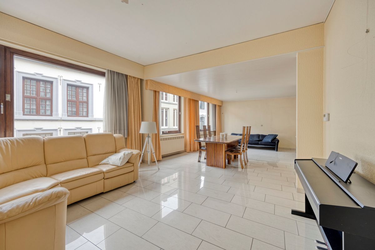 Karaktervolle stadswoning met handelsruimte, tuin en ruime garage in hartje Tongeren foto 6