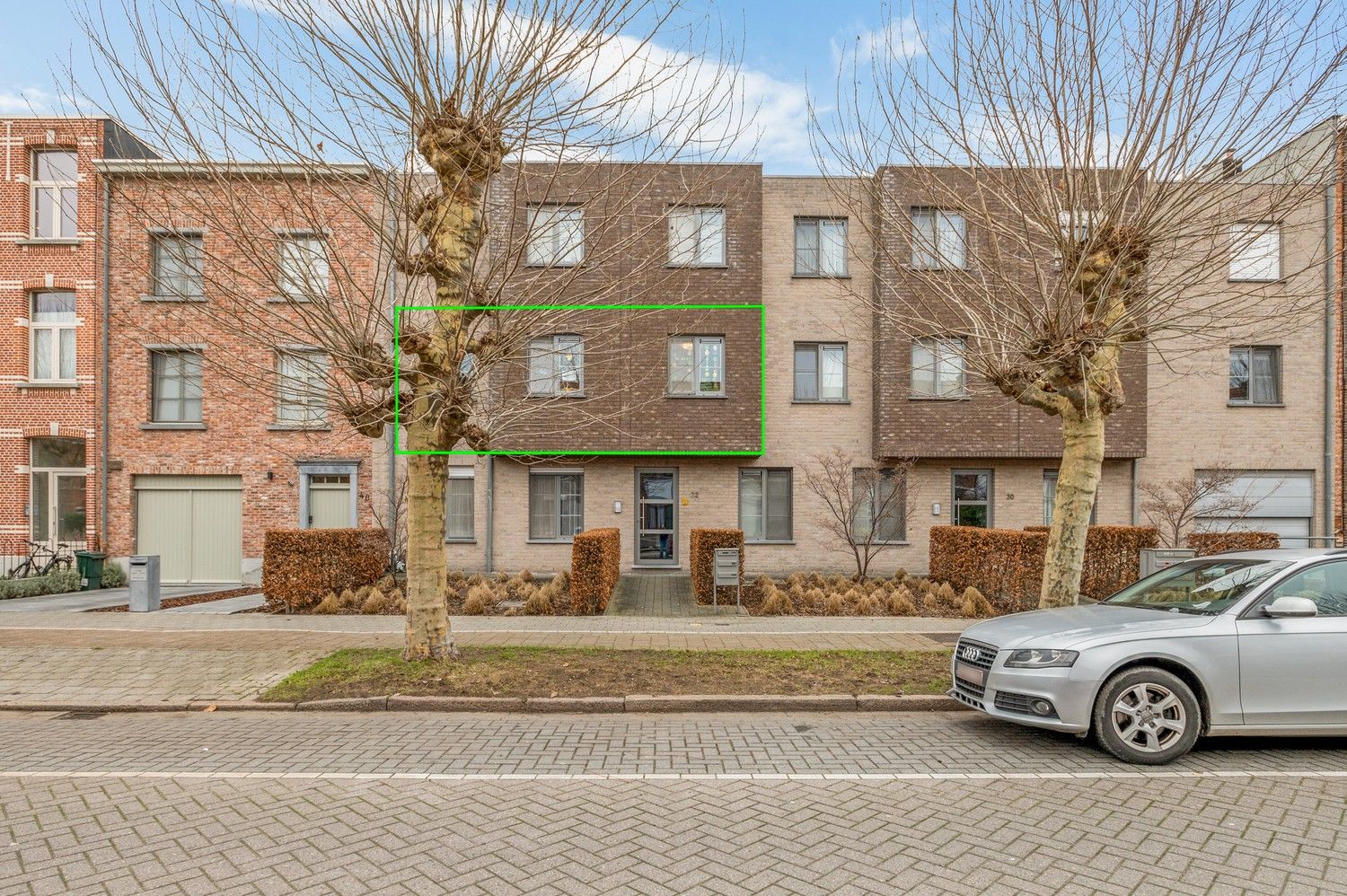 Instapklaar recent appartement met 3 slaapkamers en terras op centrale locatie te Schoten! foto {{pictureIndex}}