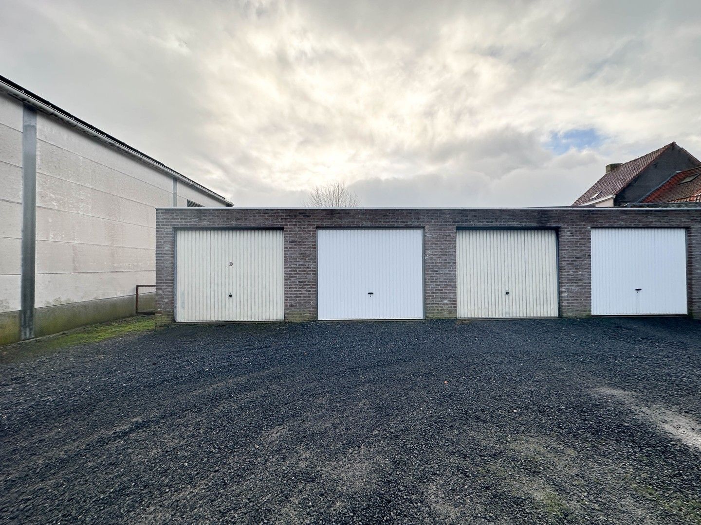 Instapklare HOB met twee slaapkamers & garage te Aalbeke! foto 13