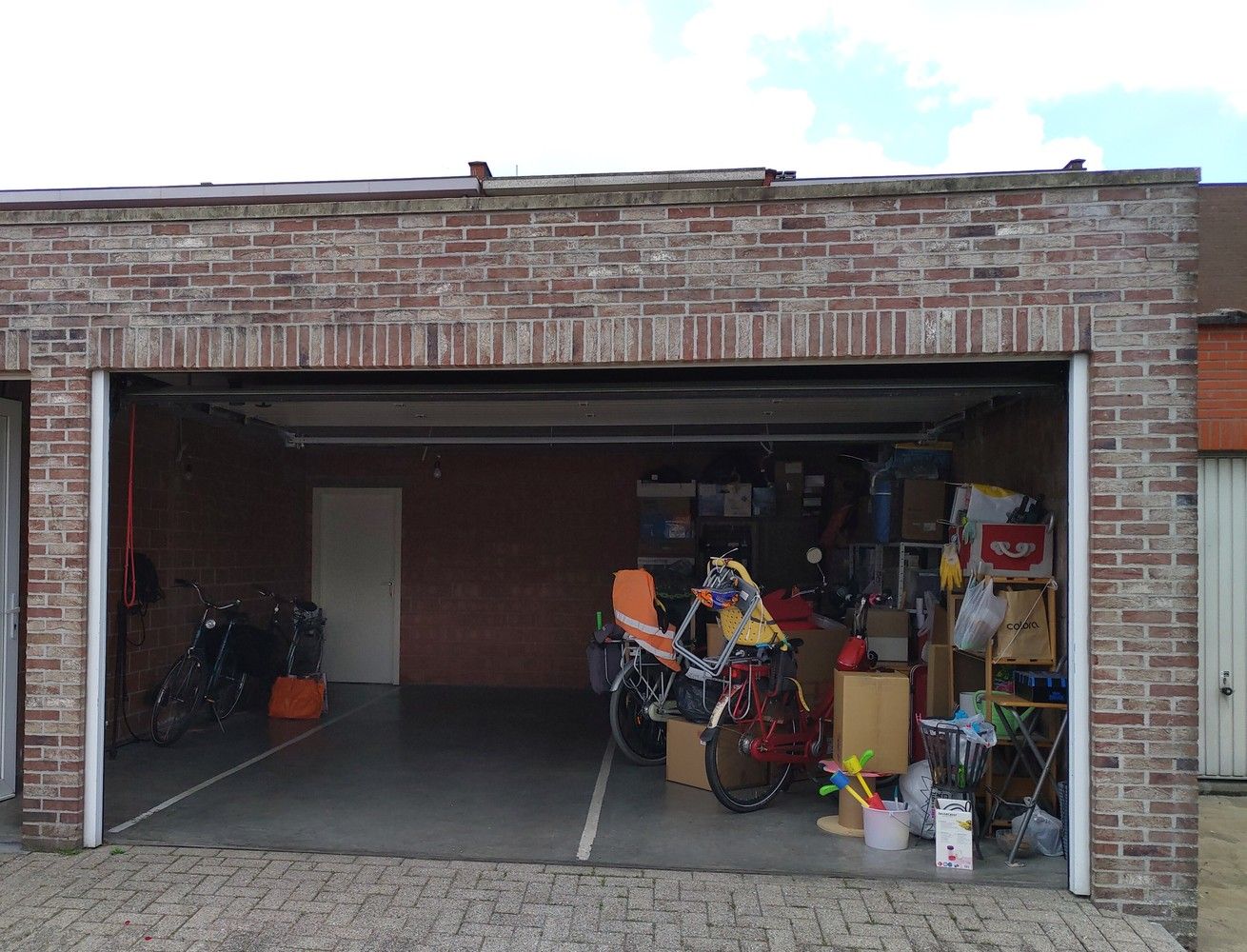 Verzorgd appartement met twee slaapkamers en terras te Wijnegem! foto 12