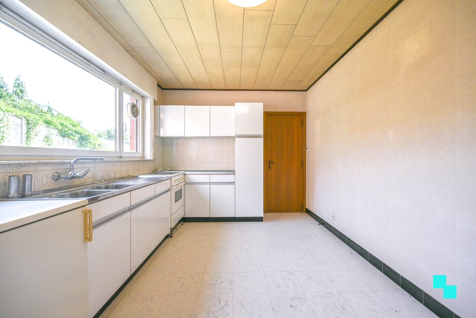 Woning met bijhorende schuur/loods op ruim perceel in Desselgem foto 9