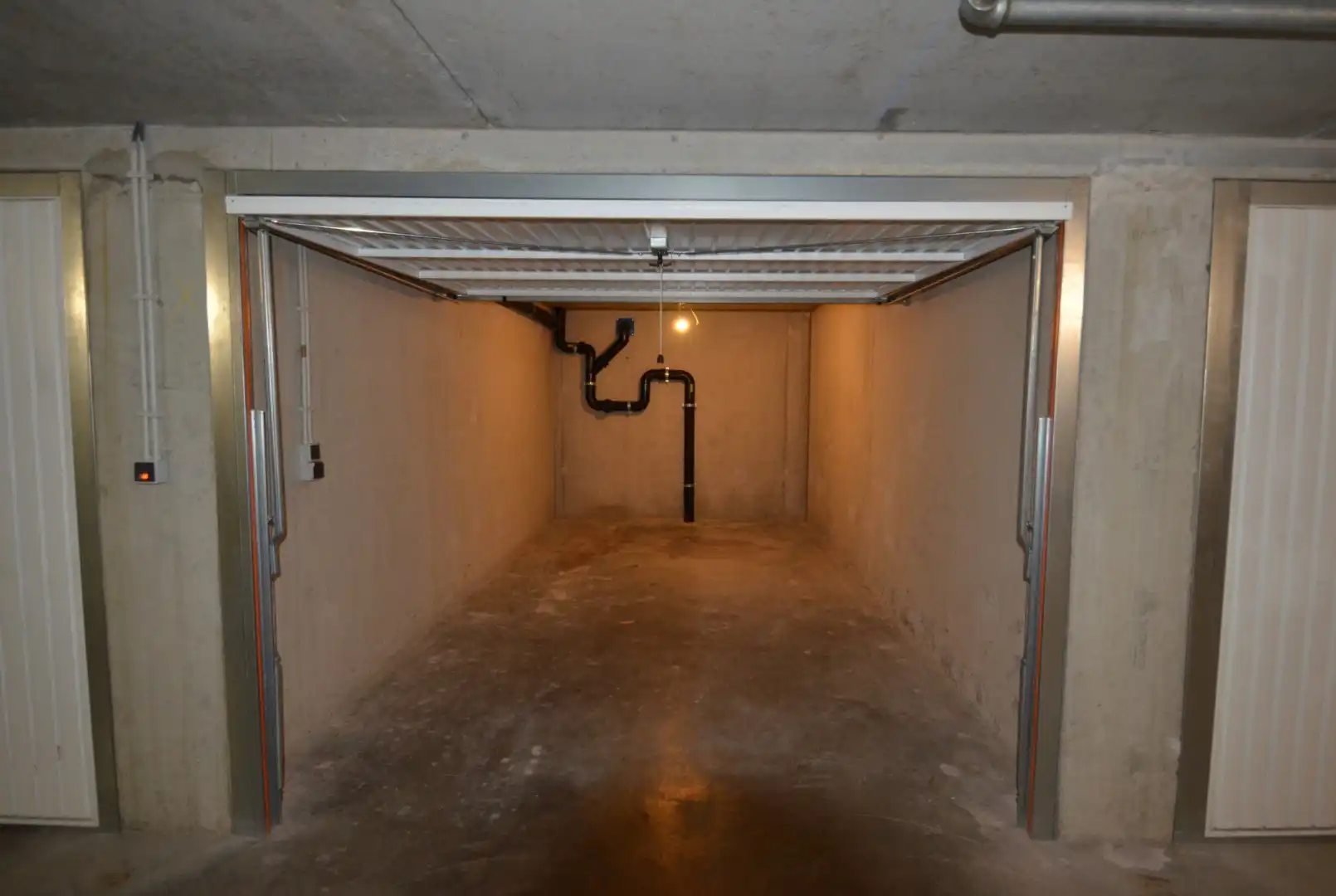 Gelijkvloerse garagebox aan de achterzijde van de Rederskaai te Zeebrugge. foto 3