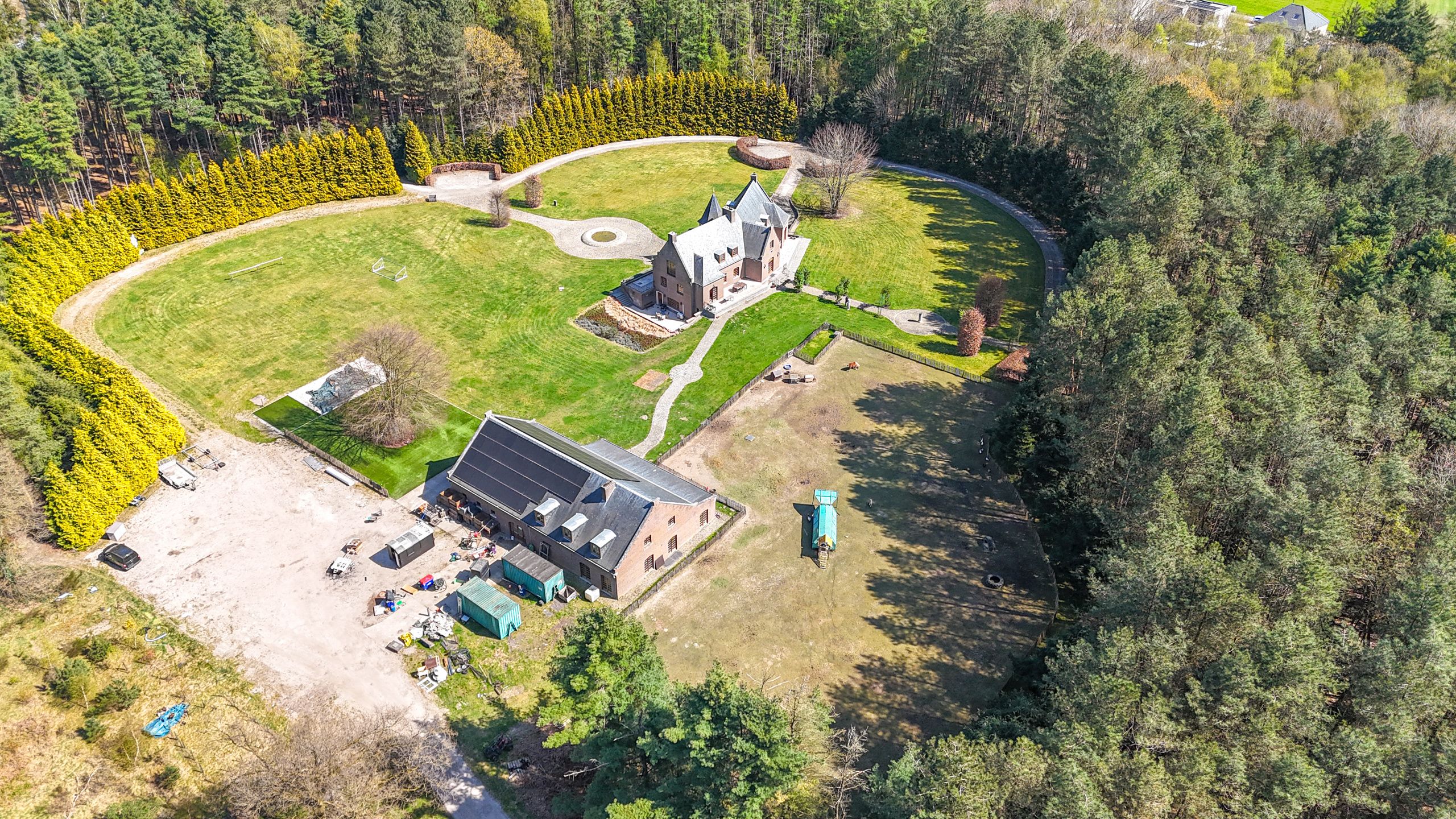 Unieke villa met bijgebouw, op ruim perceel van ca. 8.5 HA! foto 140