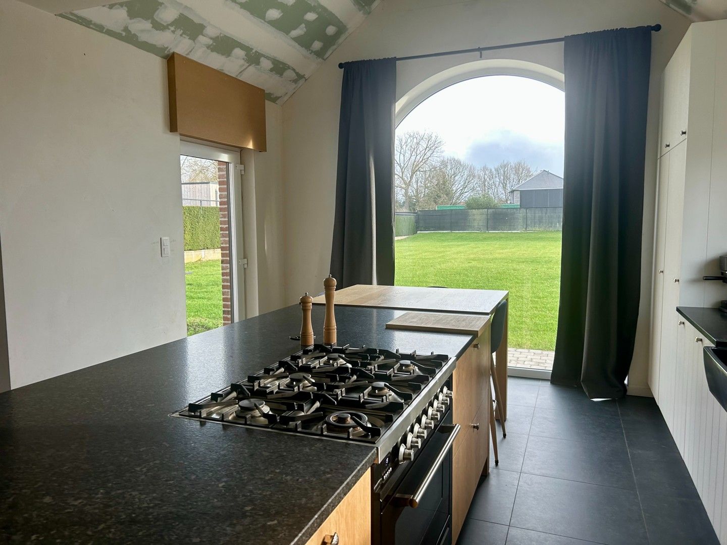 Vrijstaande woning op ruim perceel te Laakdal te huur! foto 2