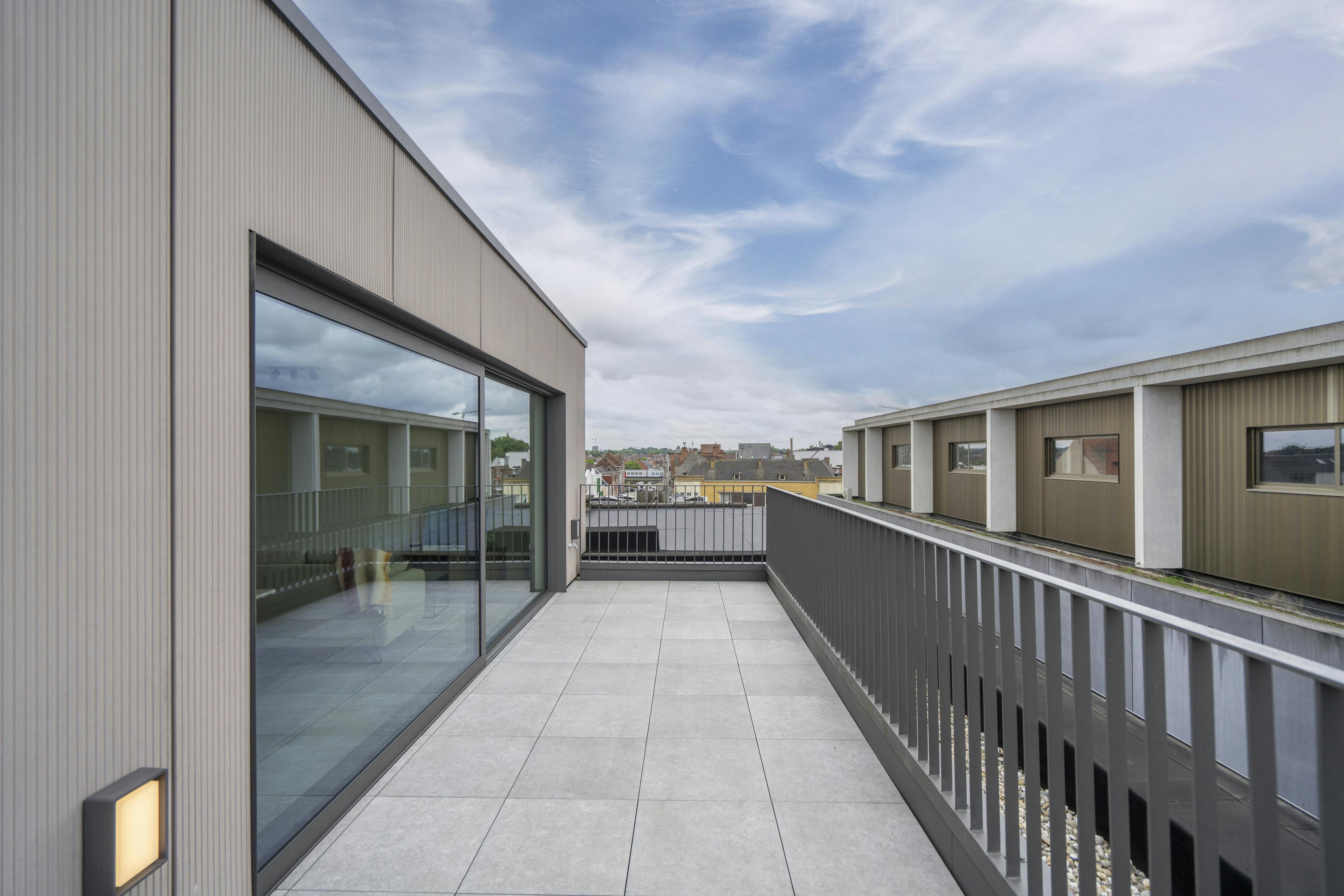 Instapklaar dakappartement / penthouse te koop in het centrum foto 30