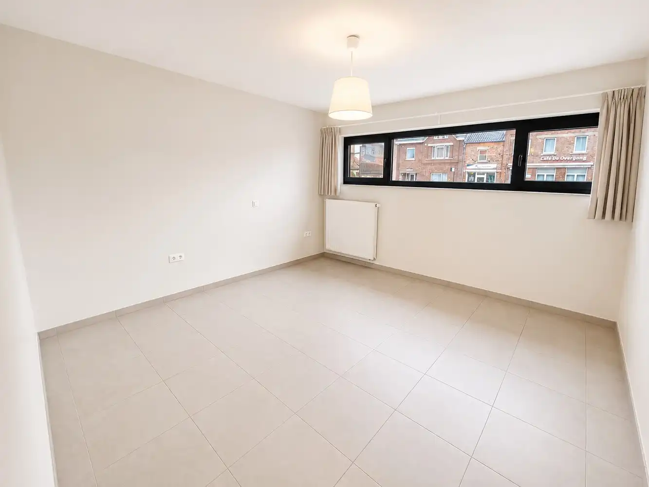 Ruim gelijkvloers appartement met 2 slaapkamers en privatieve tuin in het hart van Wiemesmeer foto 8