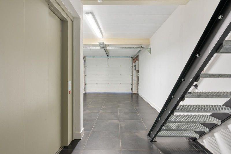 Zeer ruim en stijlvol penthouse met tuin en garage foto 24