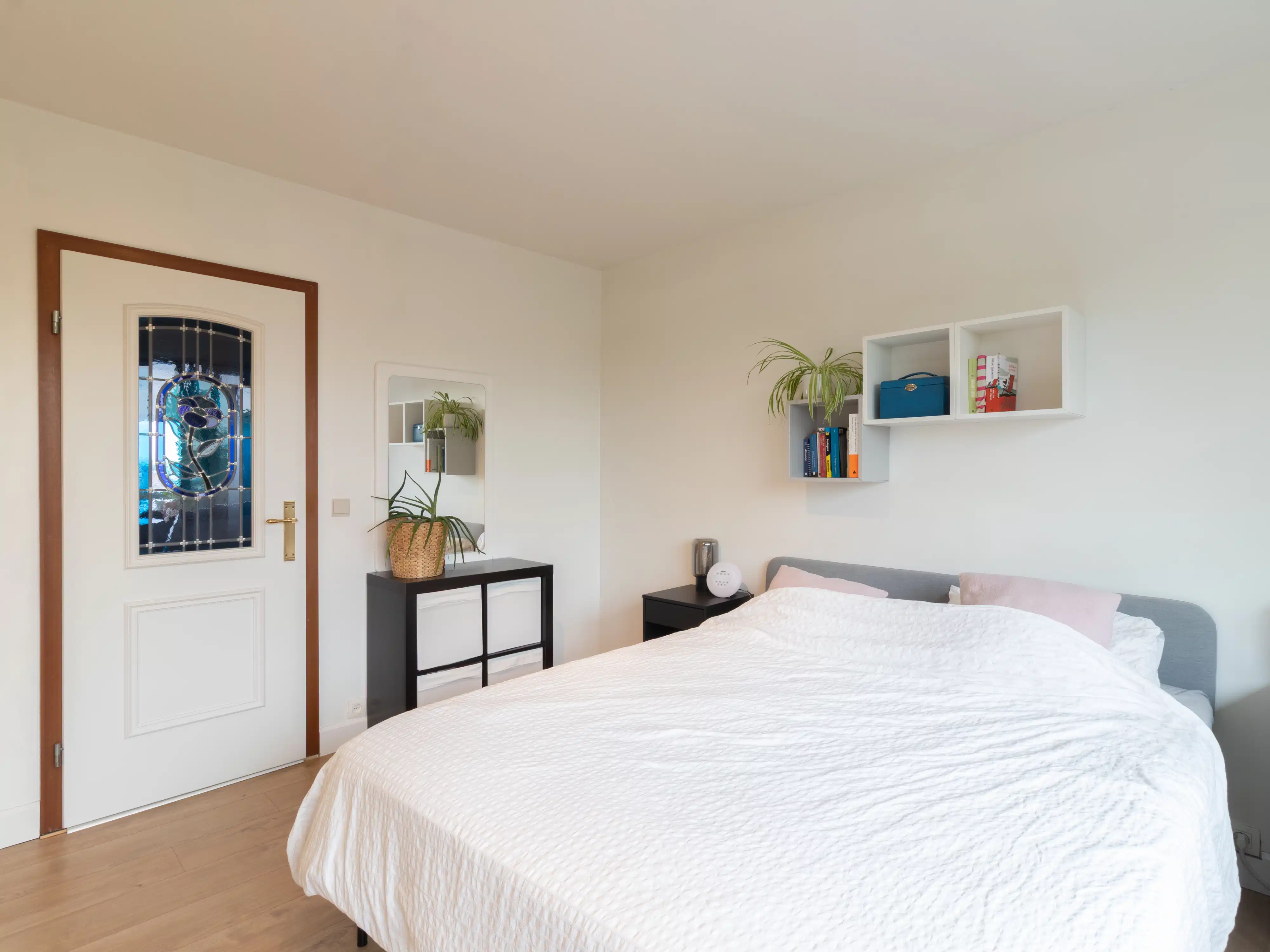 Licht appartement met twee terrassen en autostaanplaats foto 6