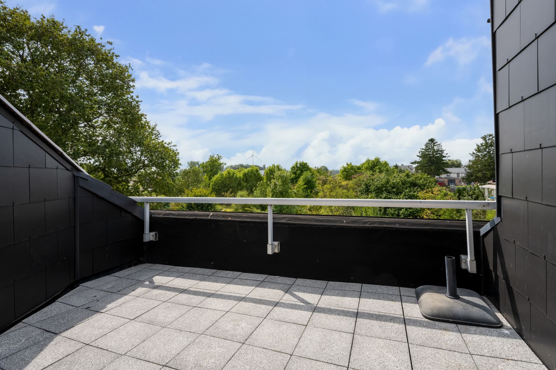 Appartement met 2 slpk een terras en garage met berging foto 12