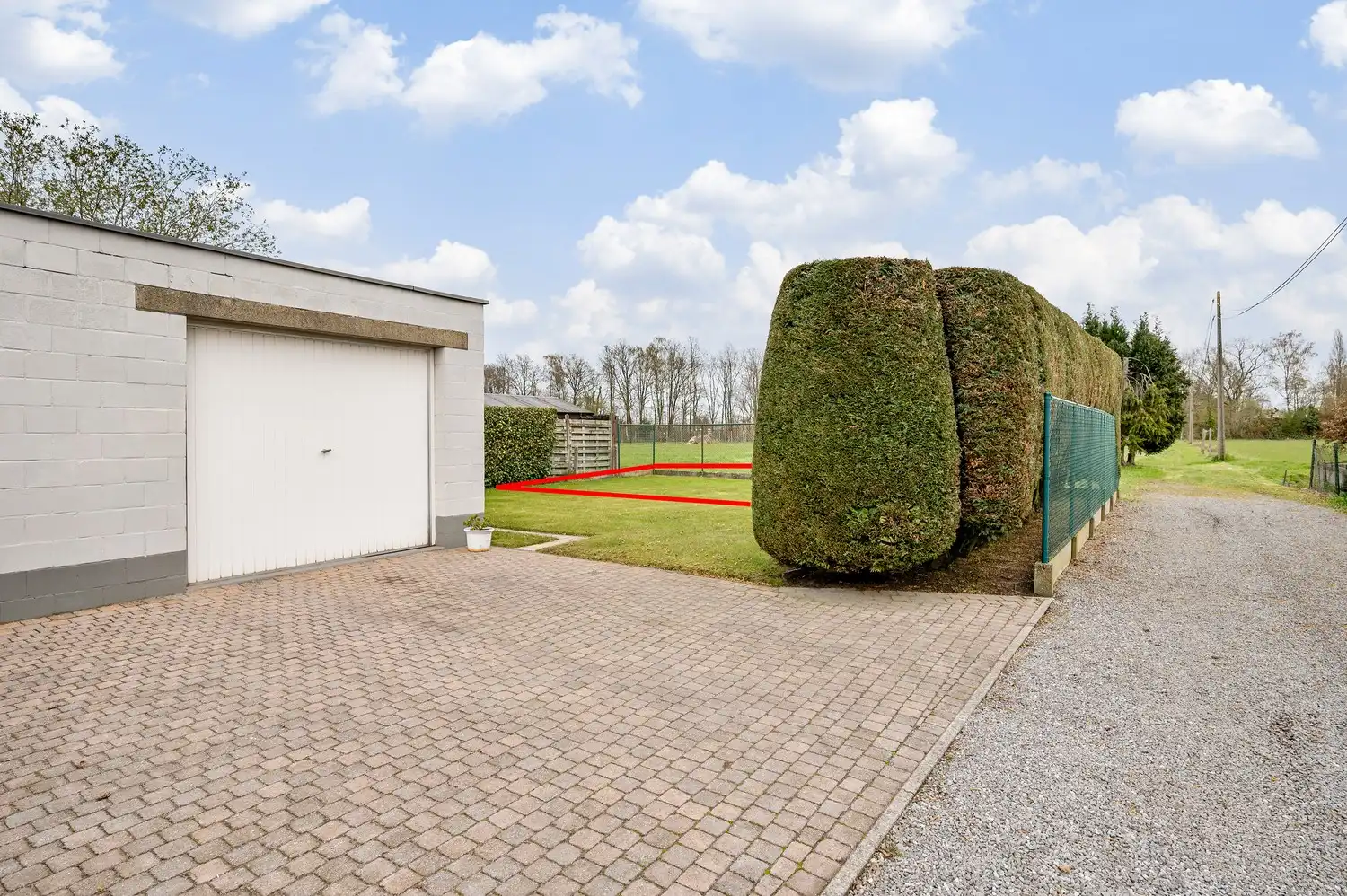 TE RENOVEREN WONING MET 3 SLPKS, PRACHTIGE TUIN + ACHTERLIGGENDE STAANPLAATS foto 37