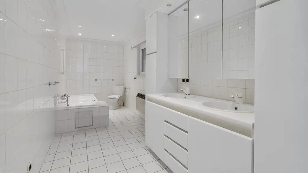 Bedrijfspand met optioneel woonst te huur in Dikkelvenne foto 23