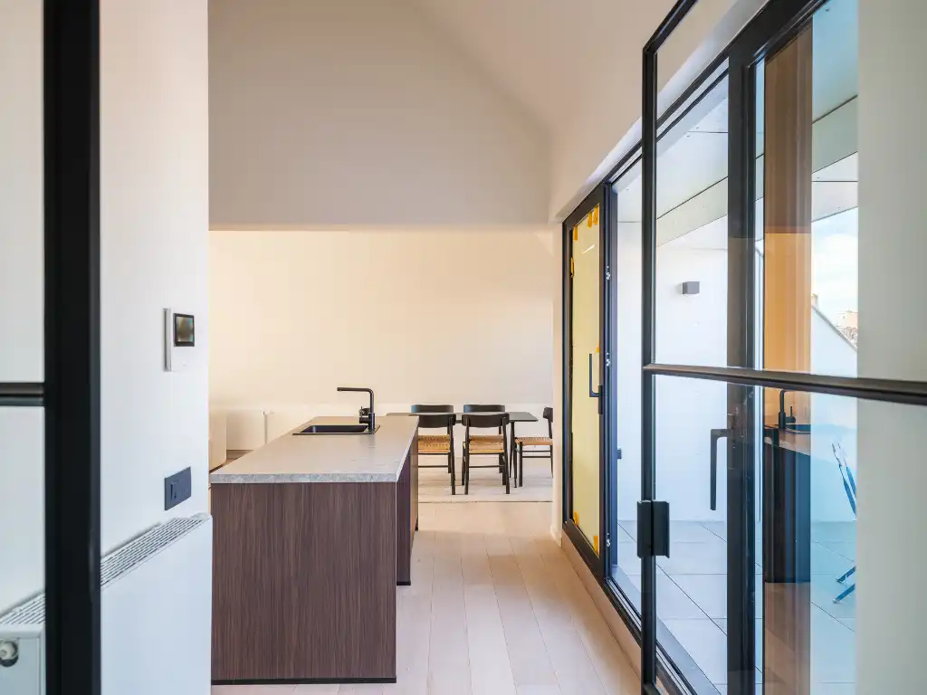 Gerenoveerde penthouse met 2 slaapkamers en terras nabij Portus Ganda foto 2