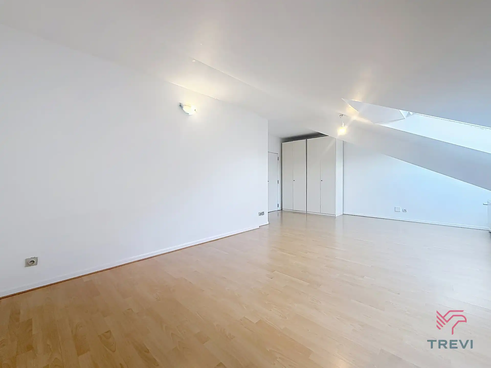 Ruim appartement met 2 slaapkamers + kelder en garagebox foto 6