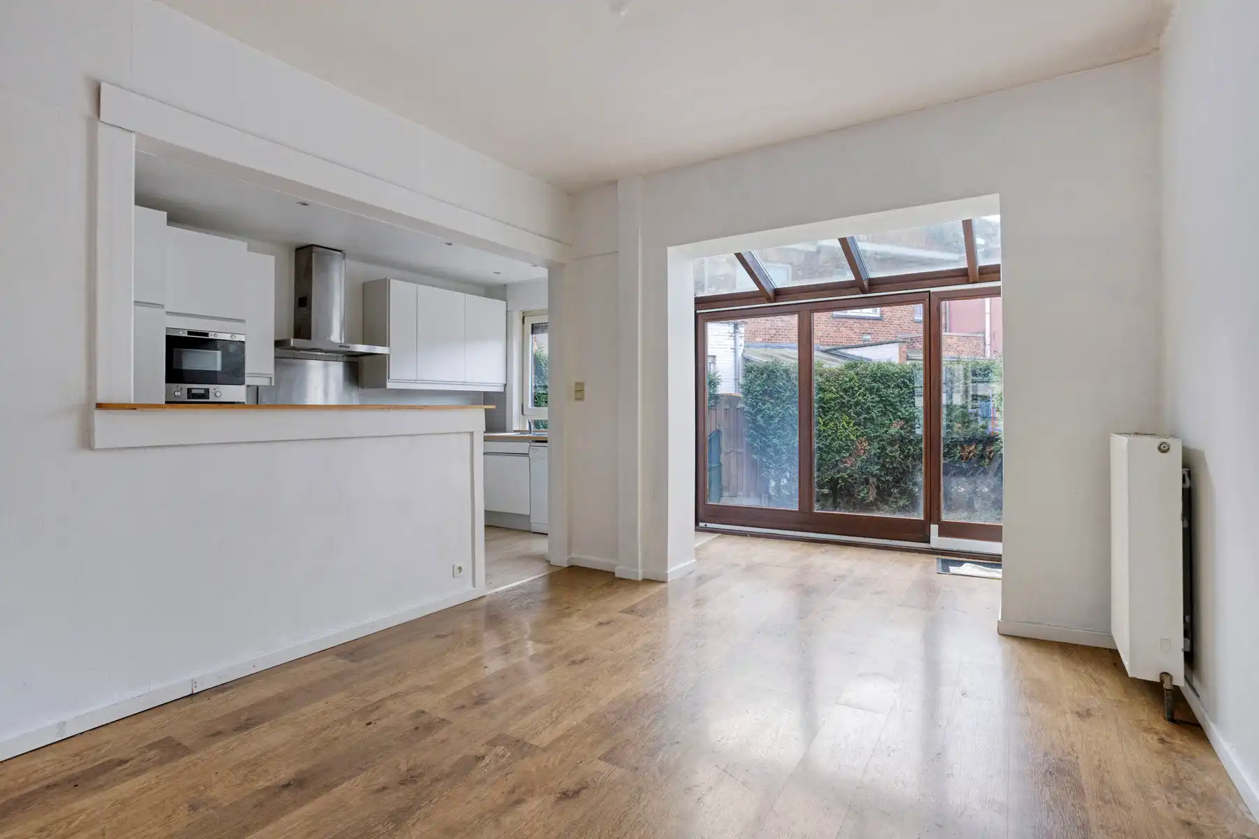 Goed gelegen woning met 4 slaapkamers, tuin en garage foto 8