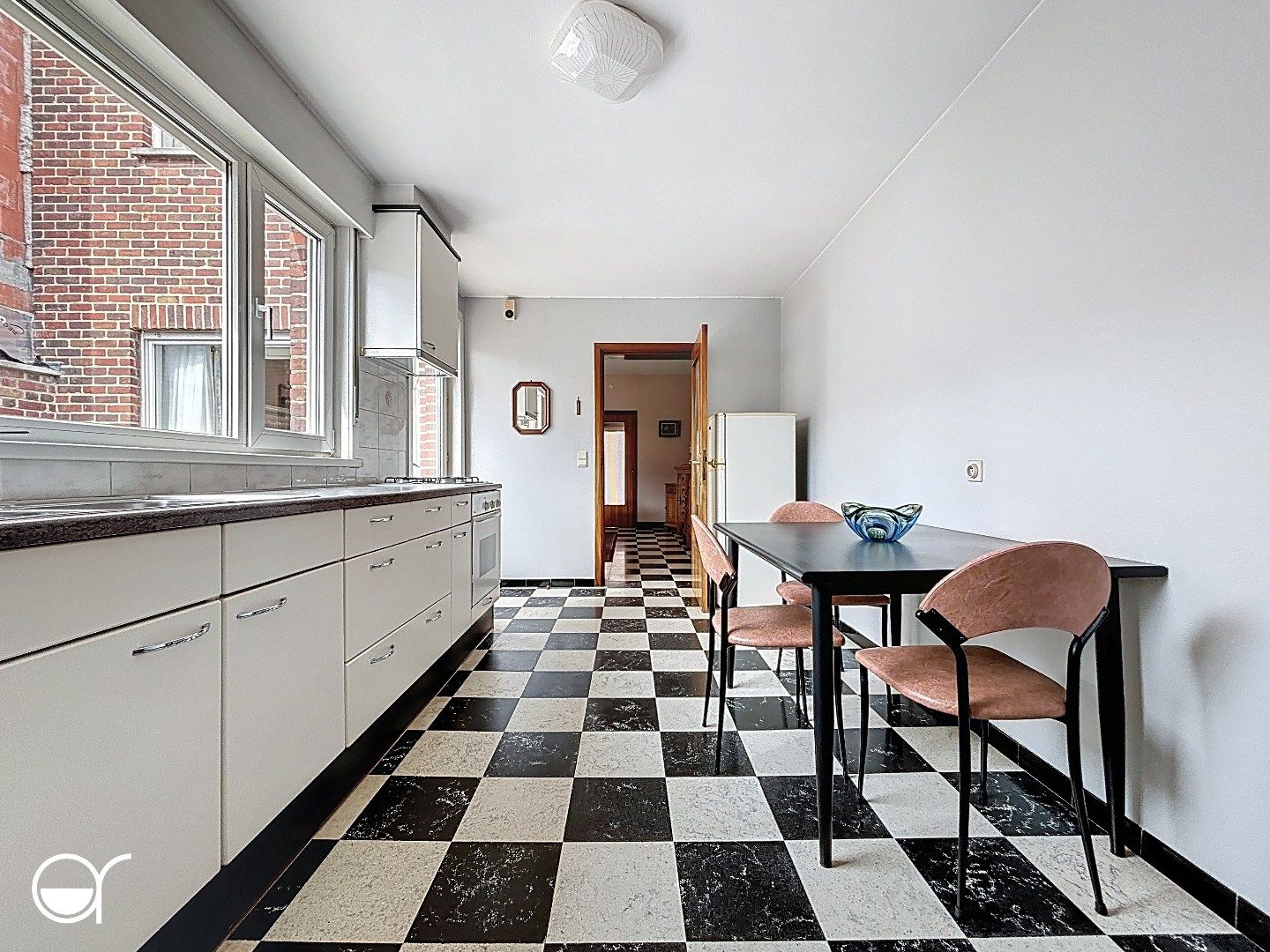 Ruime woning met zuidgerichte tuin, garage, kelder en zolder in hartje Gentbrugge foto 8
