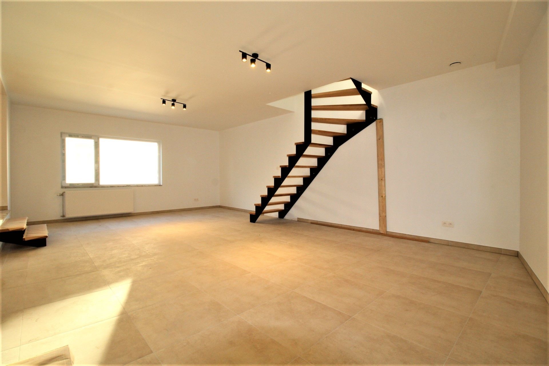 Klassevolle nieuwbouwwoning pal in centrum Brakel. foto 3