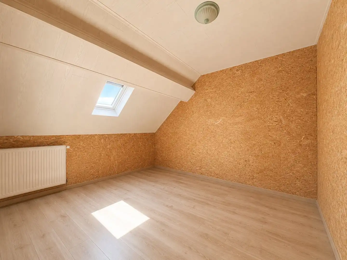 Beselare – Ruime gezinswoning met 4 slaapkamers en garage foto 6
